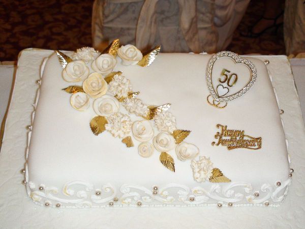The beautiful Anniversary cake
